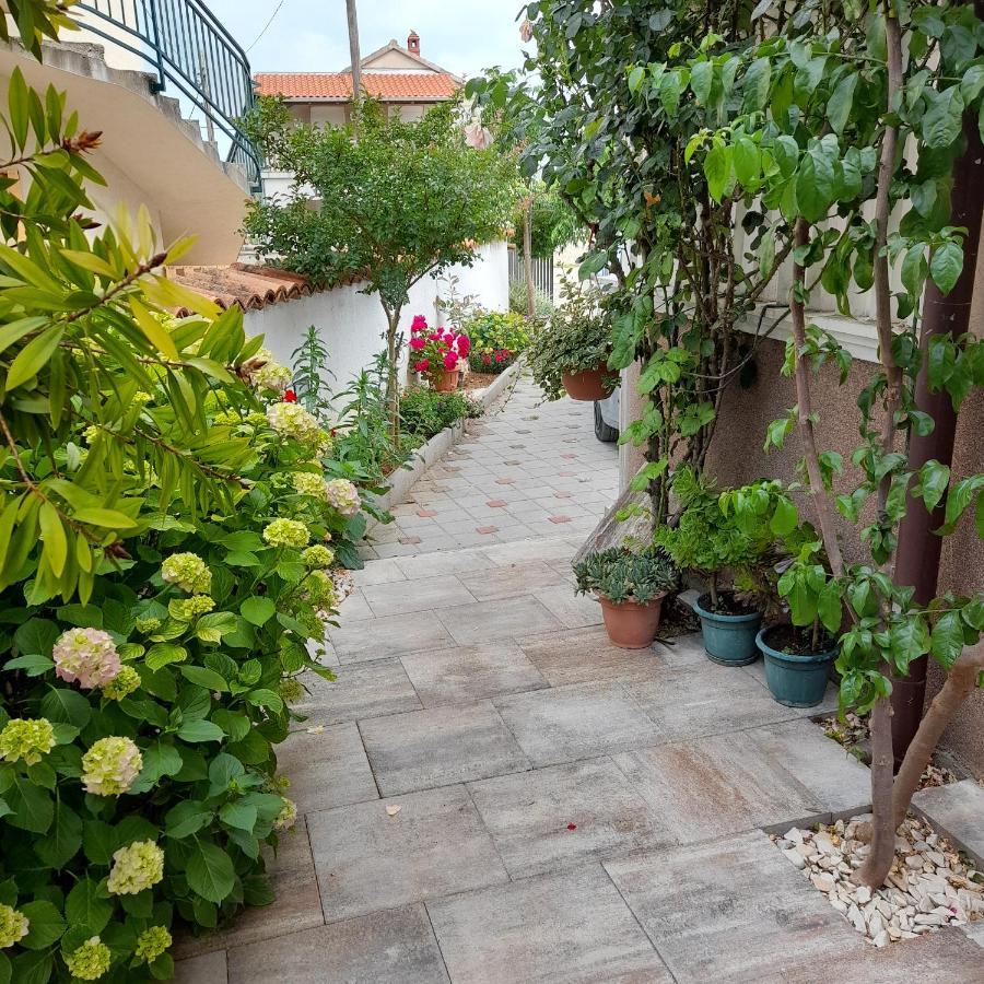 Apartments Filipovic Биоград на Мору Екстериор снимка