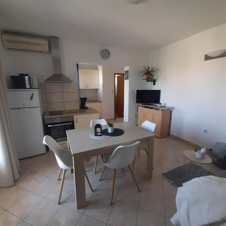 Apartments Filipovic Биоград на Мору Екстериор снимка