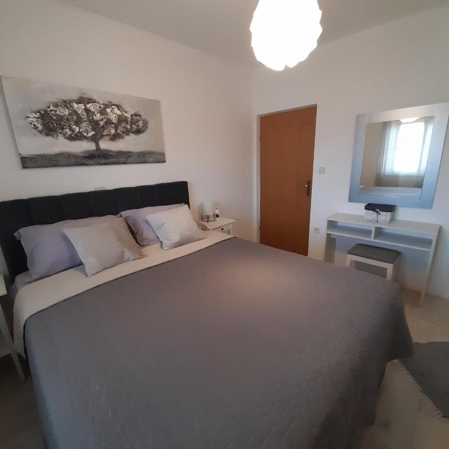 Apartments Filipovic Биоград на Мору Екстериор снимка