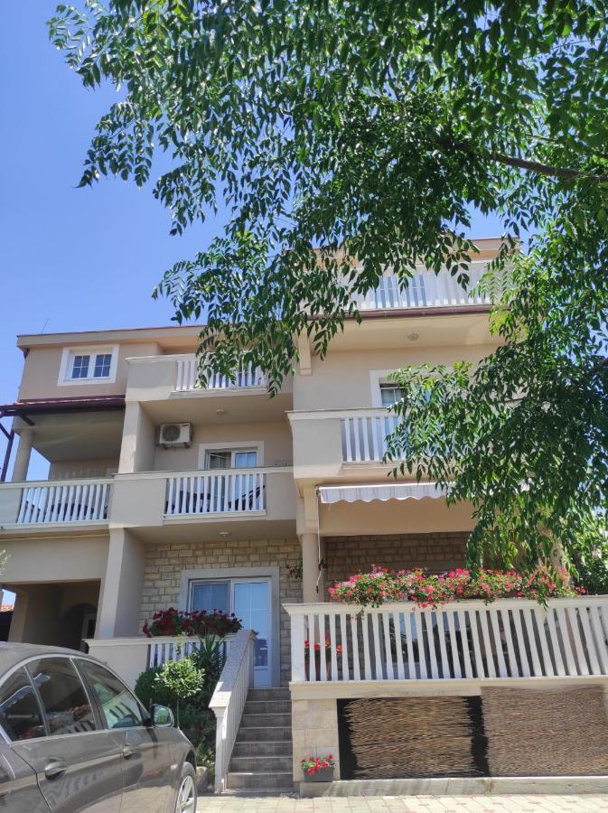 Apartments Filipovic Биоград на Мору Екстериор снимка