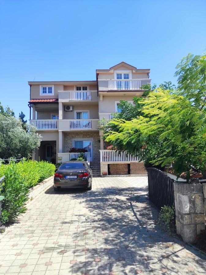 Apartments Filipovic Биоград на Мору Екстериор снимка