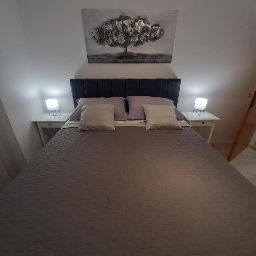 Apartments Filipovic Биоград на Мору Екстериор снимка