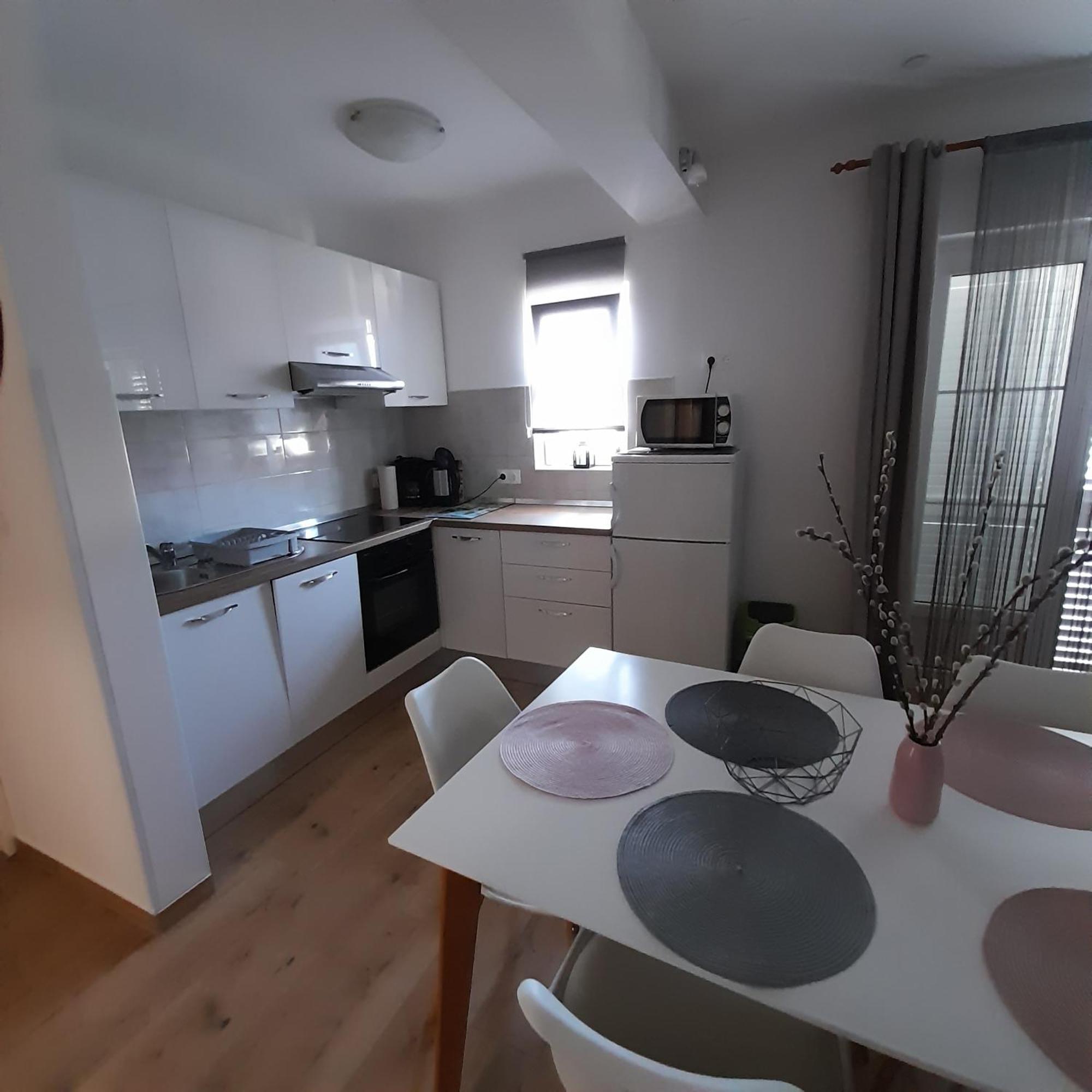 Apartments Filipovic Биоград на Мору Екстериор снимка